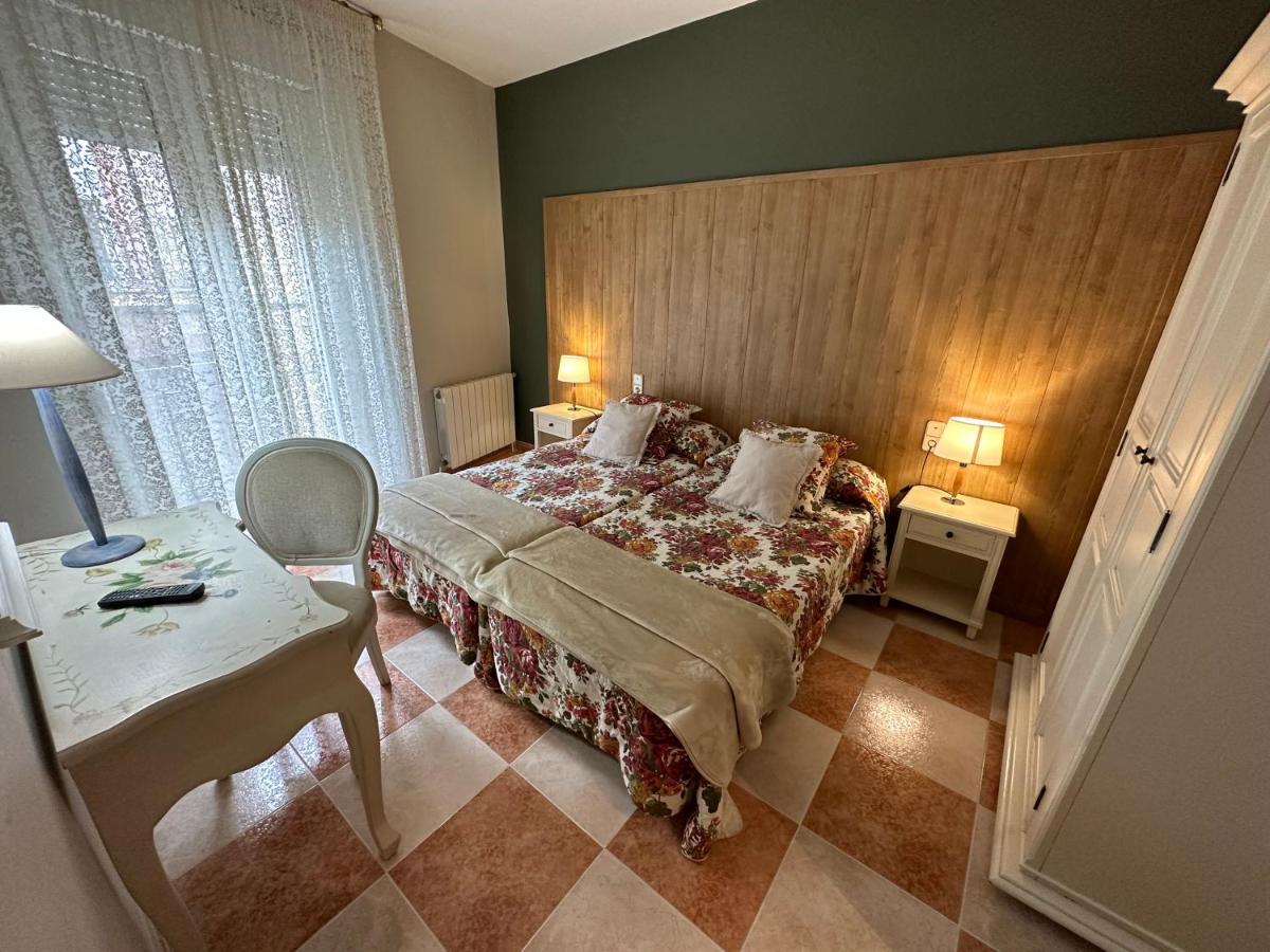 Hostal Bonavista Cervera  Buitenkant foto