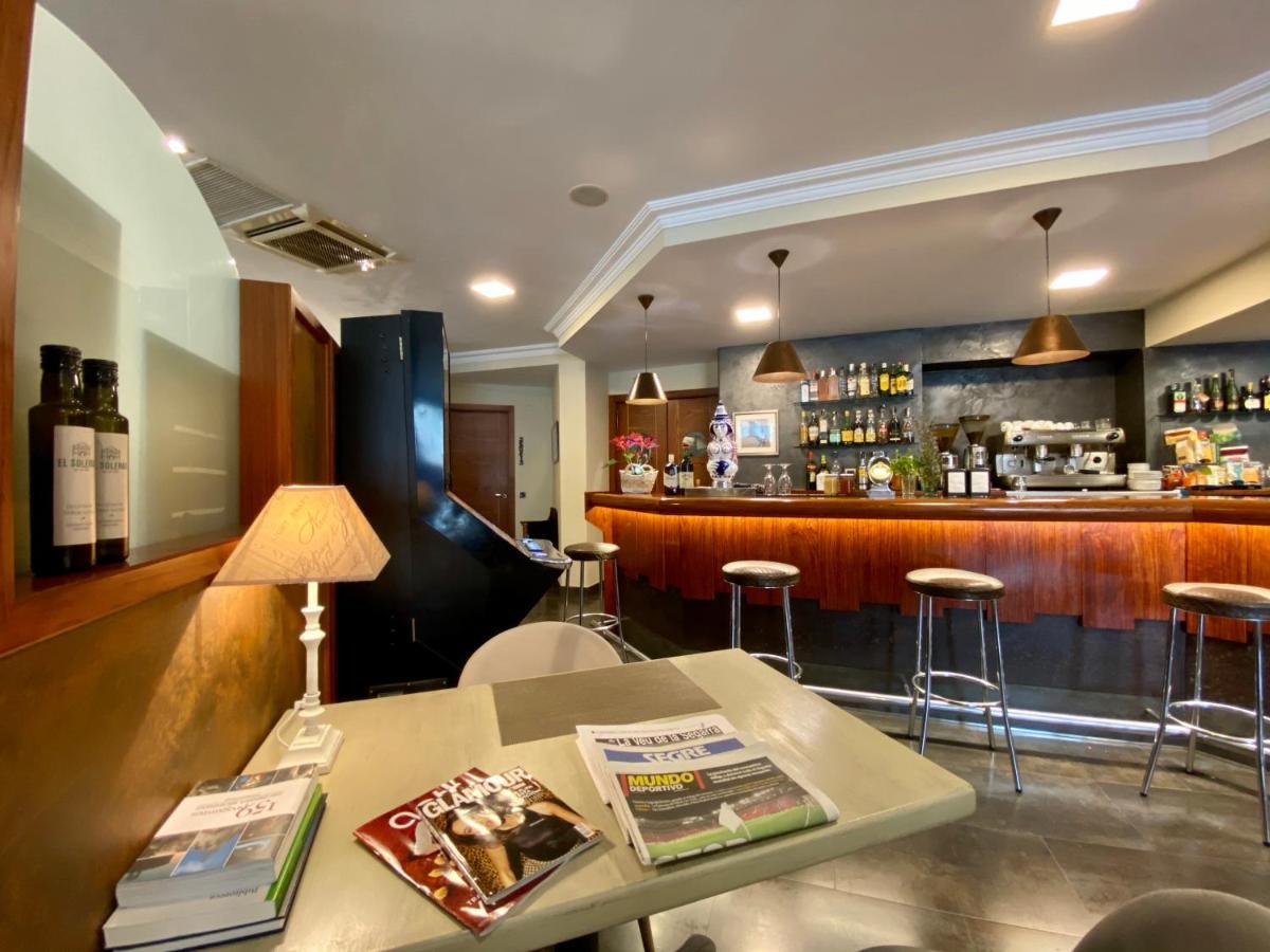 Hostal Bonavista Cervera  Buitenkant foto