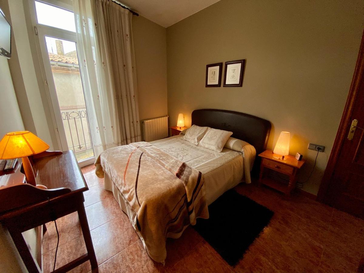 Hostal Bonavista Cervera  Buitenkant foto