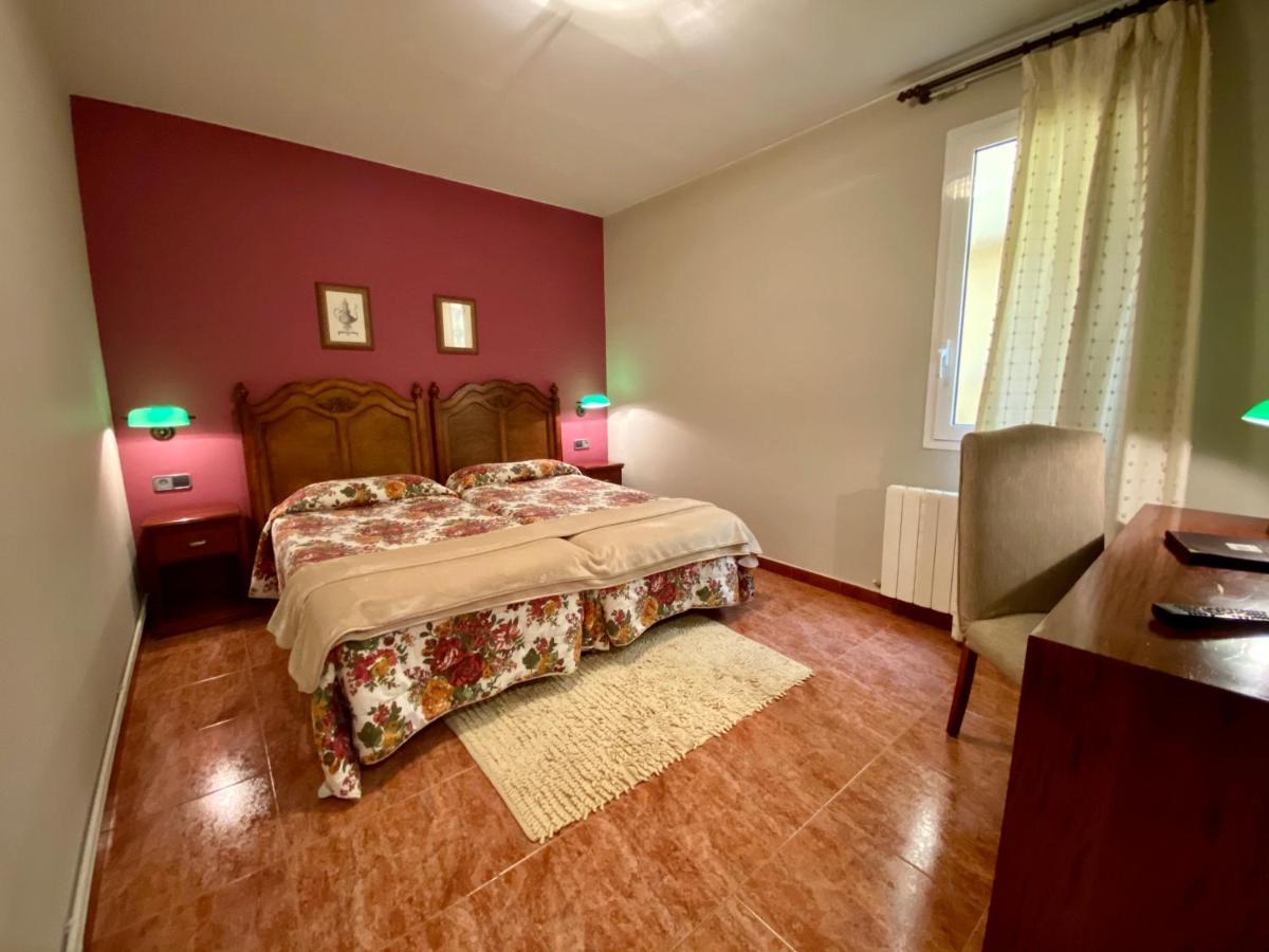 Hostal Bonavista Cervera  Buitenkant foto